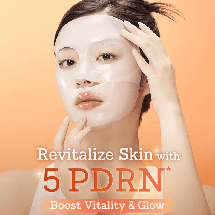 COSRX 5 PDRN Hyaluronic Acid Vital Hydrating Hydrogel Mask aplicada no rosto para pele revitalizada, aumento do brilho e hidratação intensa