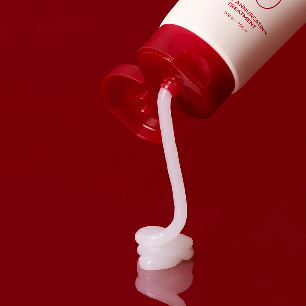 Textura cremosa de MOEV Annurcatin Treatment – fórmula rica que envolve cada fio de cabelo com humidade e nutrição para um cabelo sedoso e forte.