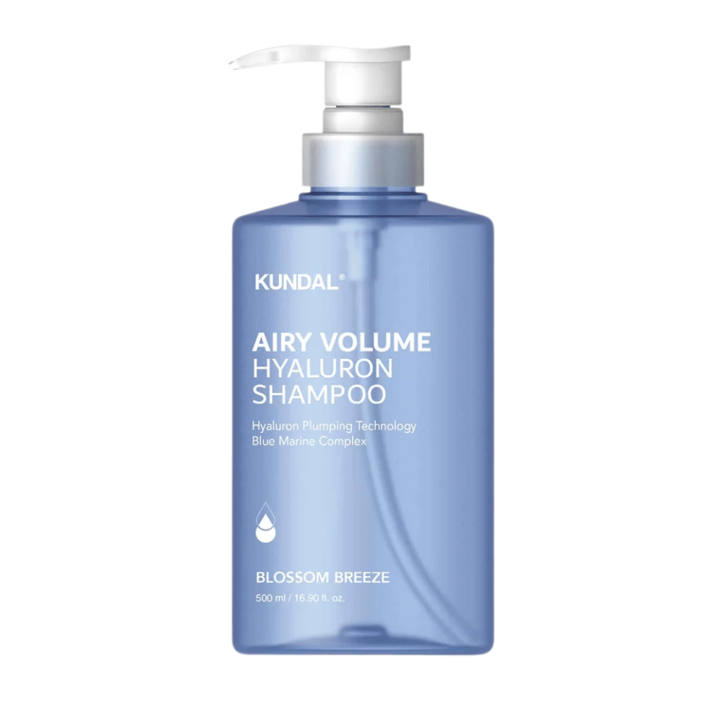 KUNDAL Airy Volume Hyaluron Shampoo Blossom Breeze em frasco de bomba azul, shampoo volumizador com ácido hialurônico e Complexo Blue Marine.