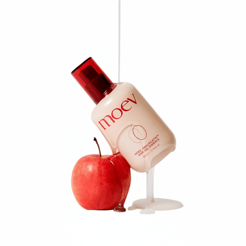 MOEV Annurcatin Hair Oil Essence com maçã vermelha – óleo capilar inspirado nos antioxidantes da maçã Annurca para fios mais fortes, brilhantes e saudáveis.