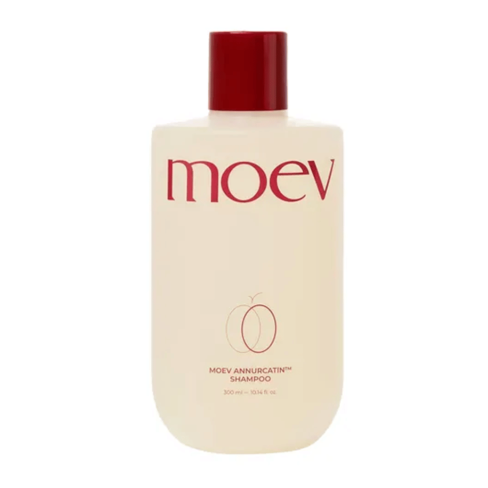 MOEV Annurcatin Shampoo 300 ml – um champô vegano e nutritivo enriquecido com maçã Annurca, biotina e cafeína que fortalece o cabelo e promove um couro cabeludo saudável.