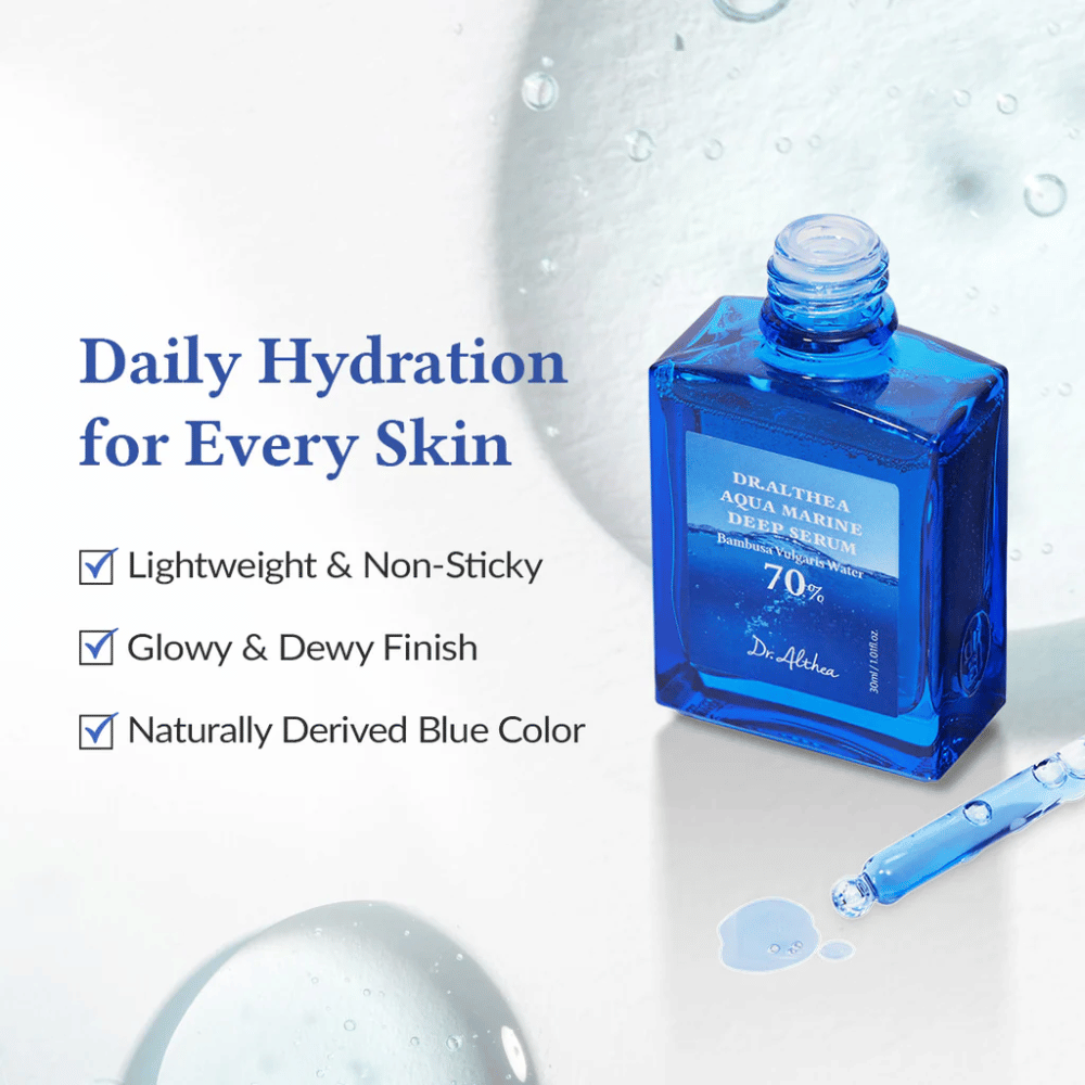 Dr. Althea Aqua Marine Deep Serum em frasco de vidro azul com pipeta, fórmula leve e não pegajosa que proporciona hidratação diária, acabamento brilhante e orvalhado e cor azul natural para todos os tipos de pele.