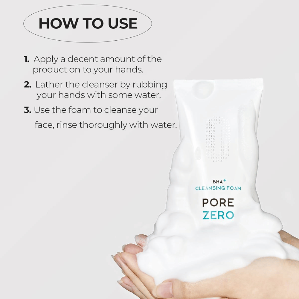 Imagem instrutiva que mostra como Be The Skin BHA+ Pore Zero Cleansing Foam é utilizado passo a passo. O produto é apresentado juntamente com espuma abundante para realçar a limpeza suave e espumosa.