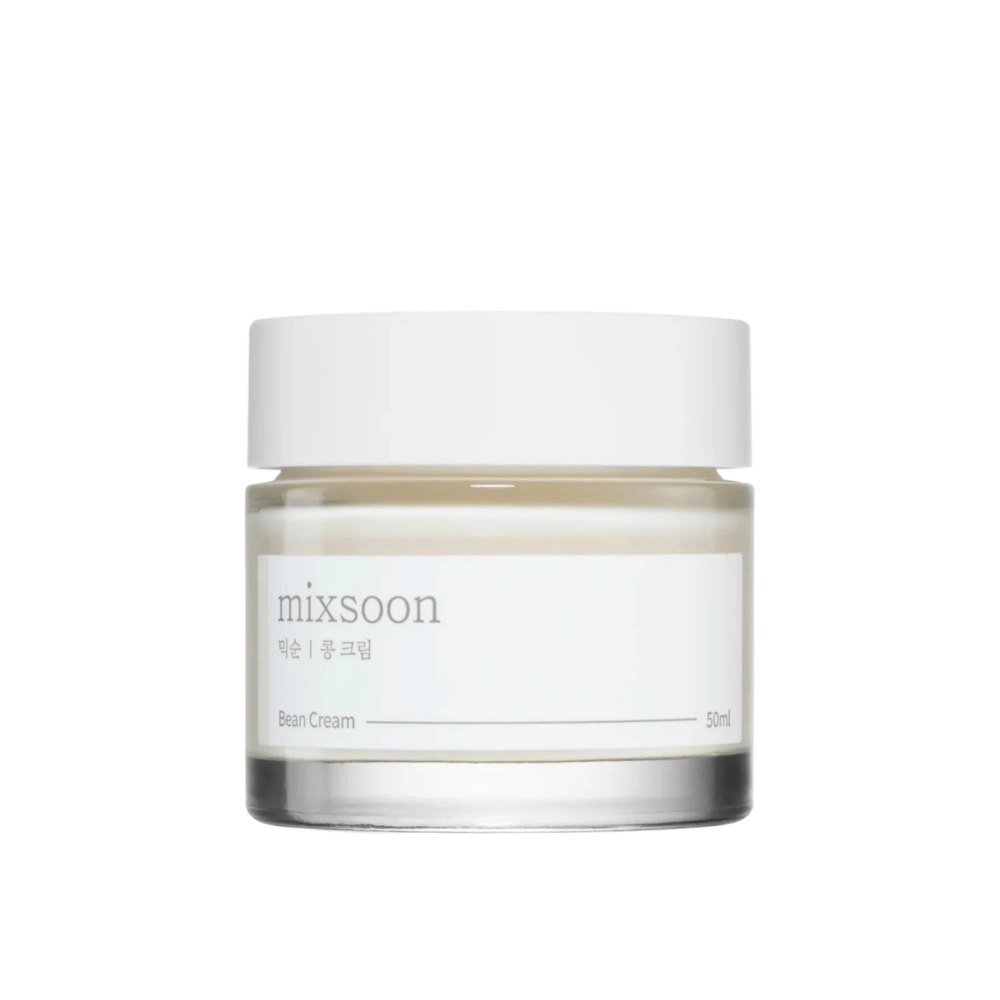 Um frasco com uma tampa branca e rótulo que mostra o texto "mixsoon 팥 크림" e "Bean Cream" bem como a indicação de volume "50ml". O frasco é parcialmente transparente e contém um creme branco. O design é simples e moderno com um fundo branco limpo que acentua o produto.