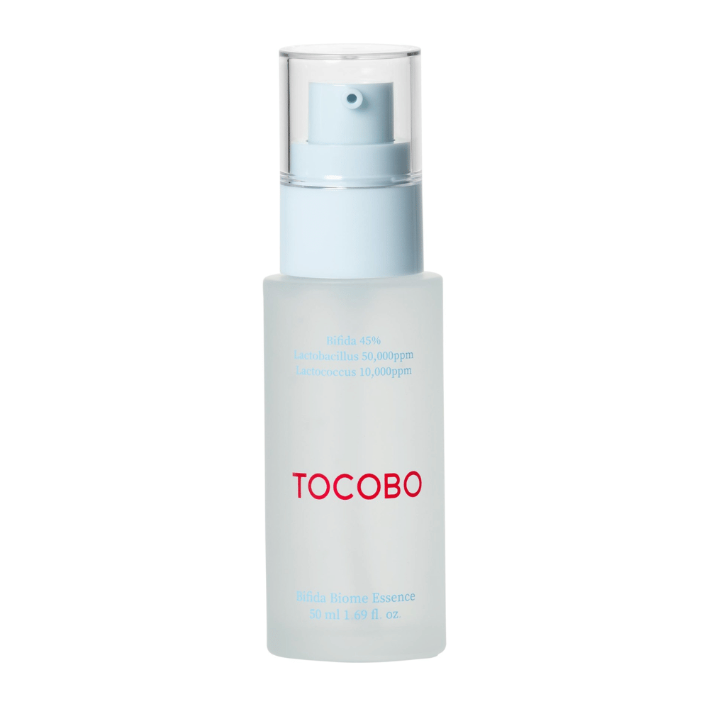 TOCOBO Bifida Biome Essence em um frasco de bomba fosco com tampa azul-clara e tampa transparente. O texto no frasco indica que contém 45% de Bifida, Lactobacillus e Lactococcus, 50 ml.
