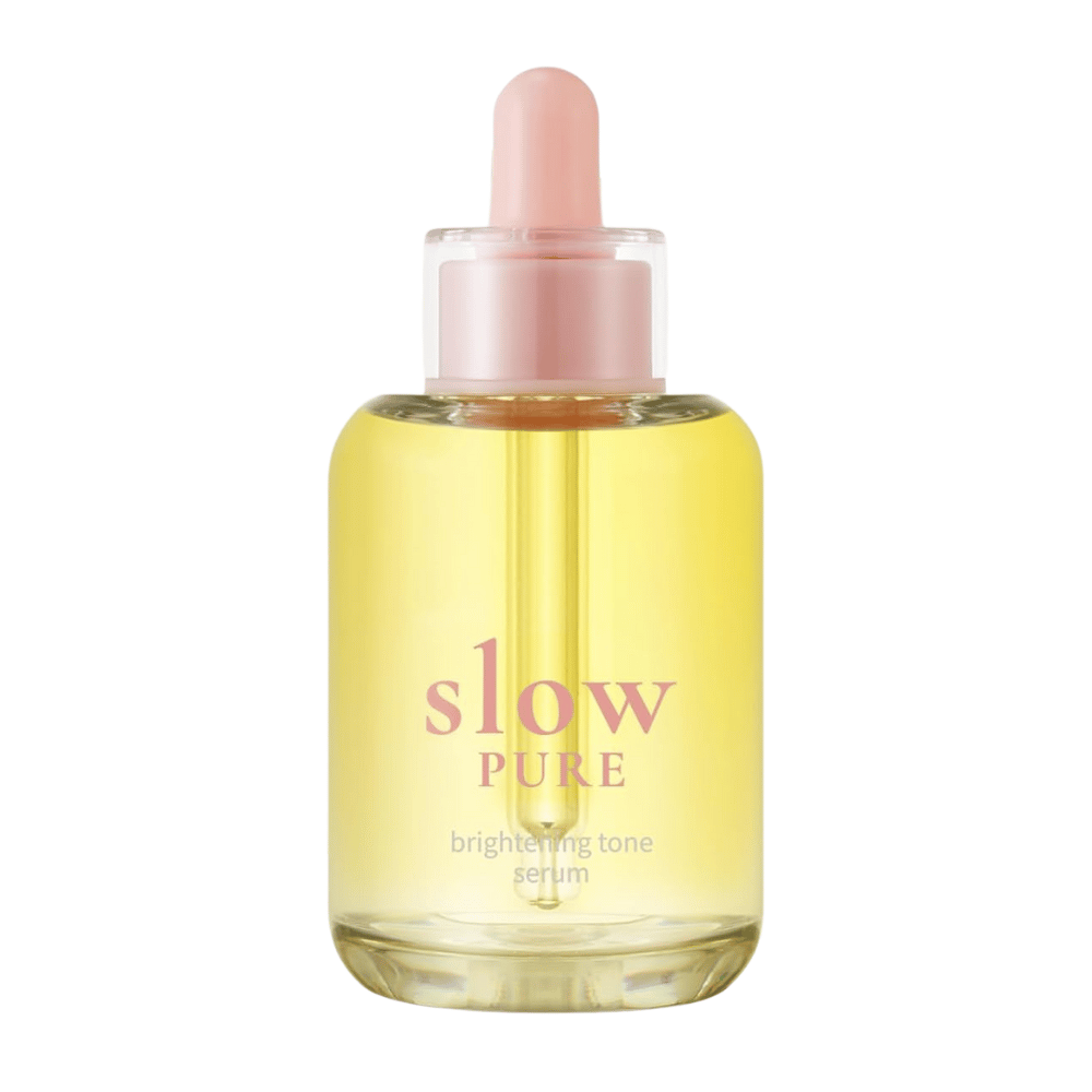 Slow Pure Brightening Tone Serum em garrafa de vidro transparente com pipeta, cheia com sérum amarelo radiante.