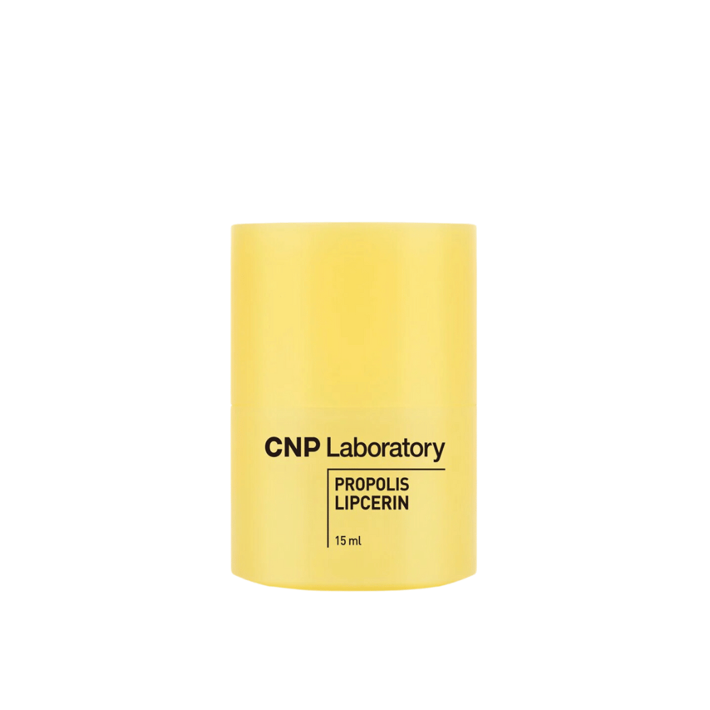 Um tubo amarelo de CNP Laboratory Propolis Lipcerin com design simples e limpo. O produto contém 15 ml e é projetado para proporcionar hidratação intensa e cuidado para os lábios.