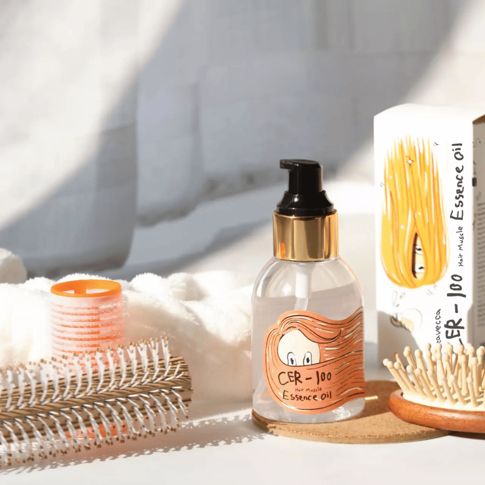 Elizavecca CER-100 Hair Muscle Essence Oil styling – óleo capilar hidratante que ajuda a reduzir o frizz, dar brilho e proteger o cabelo durante o styling.