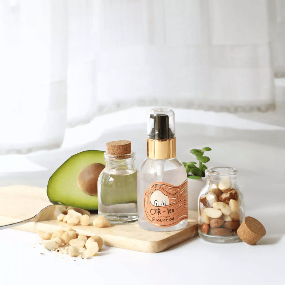 Elizavecca CER-100 Hair Muscle Essence Oil – óleo capilar coreano com abacate e óleos naturais que ajuda a hidratar, fortalecer e dar brilho ao cabelo seco e danificado.