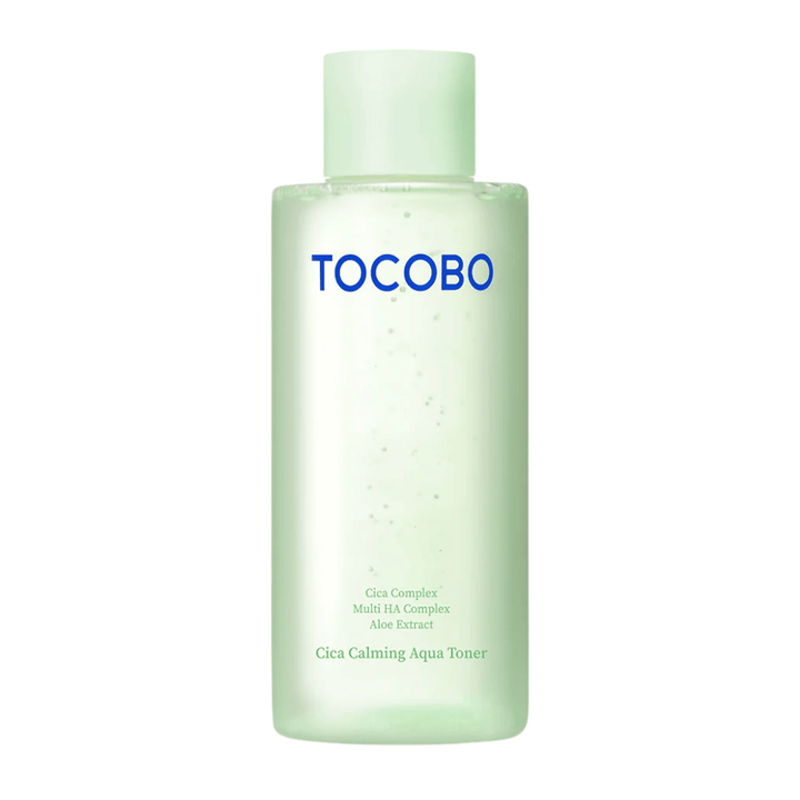 Imagem de produto recortada de TOCOBO Cica Calming Aqua Toner com um design minimalista em verde-claro que realça a sensação pura e calmante do produto.