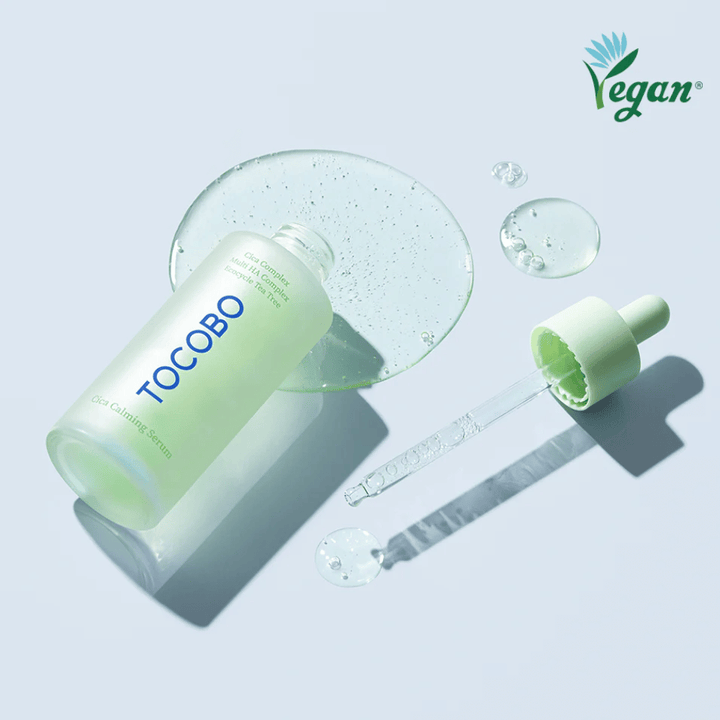 TOCOBO Cica Calming Serum com pipeta e textura de gel, soro facial coreano vegano que acalma a pele sensível e fortalece a barreira da pele com cica, multi ácido hialurônico e tea tree.