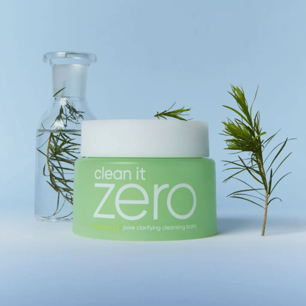 Imagem do produto de Clean It Zero Pore Clarifying Cleansing Balm com inspiração de tea tree, um bálsamo de limpeza que dissolve maquiagem e impurezas enquanto limpa os poros suavemente.