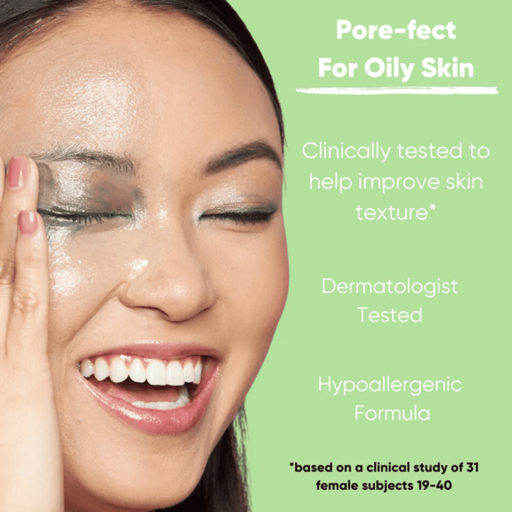 Modelo com pele fresca mostrando o efeito de Clean It Zero Pore Clarifying Cleansing Balm, fórmula clinicamente testada e hipoalergênica que melhora a textura da pele e é adequada para pele oleosa.