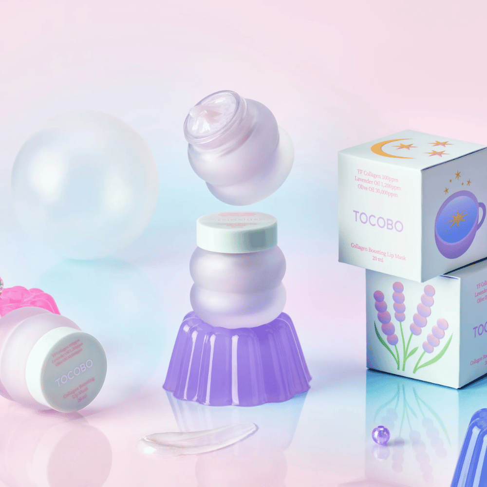 Vários frascos de TOCOBO Collagen Boosting Lip Mask com fundo criativo em cores pastel.
