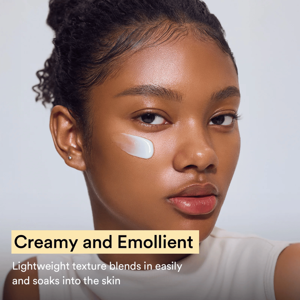 Mulher com Abib Collagen Eye Crème na bochecha. O produto tem uma textura sedosa que é rapidamente absorvida e suaviza a superfície da pele.