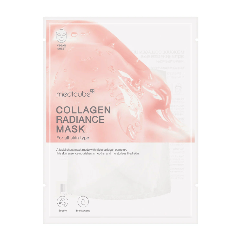 A embalagem da "Medicube Collagen Radiance Mask," uma máscara facial com três tipos de complexo de colágeno. A máscara é destinada a todos os tipos de pele e promete hidratar, uniformizar e dar brilho à pele cansada. A embalagem é de uma cor clara com texto claro e elementos gráficos que destacam as características do produto.