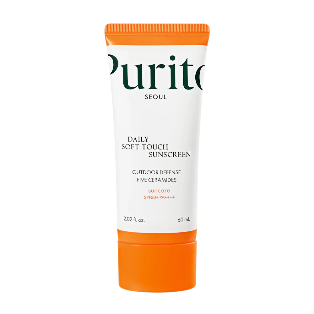 Purito Daily Soft Touch Sunscreen é um protetor solar com SPF50+ PA++++ que oferece proteção eficaz contra os raios UVA e UVB. A fórmula sedosa é rapidamente absorvida sem deixar resíduos brancos e é adequada para todos os tipos de pele, incluindo pele sensível. Enriquecido com cinco ceramidas diferentes, fortalece a barreira cutânea e mantém a pele hidratada durante todo o dia. Perfeito para uso diário – leve, protetor e nutritivo.