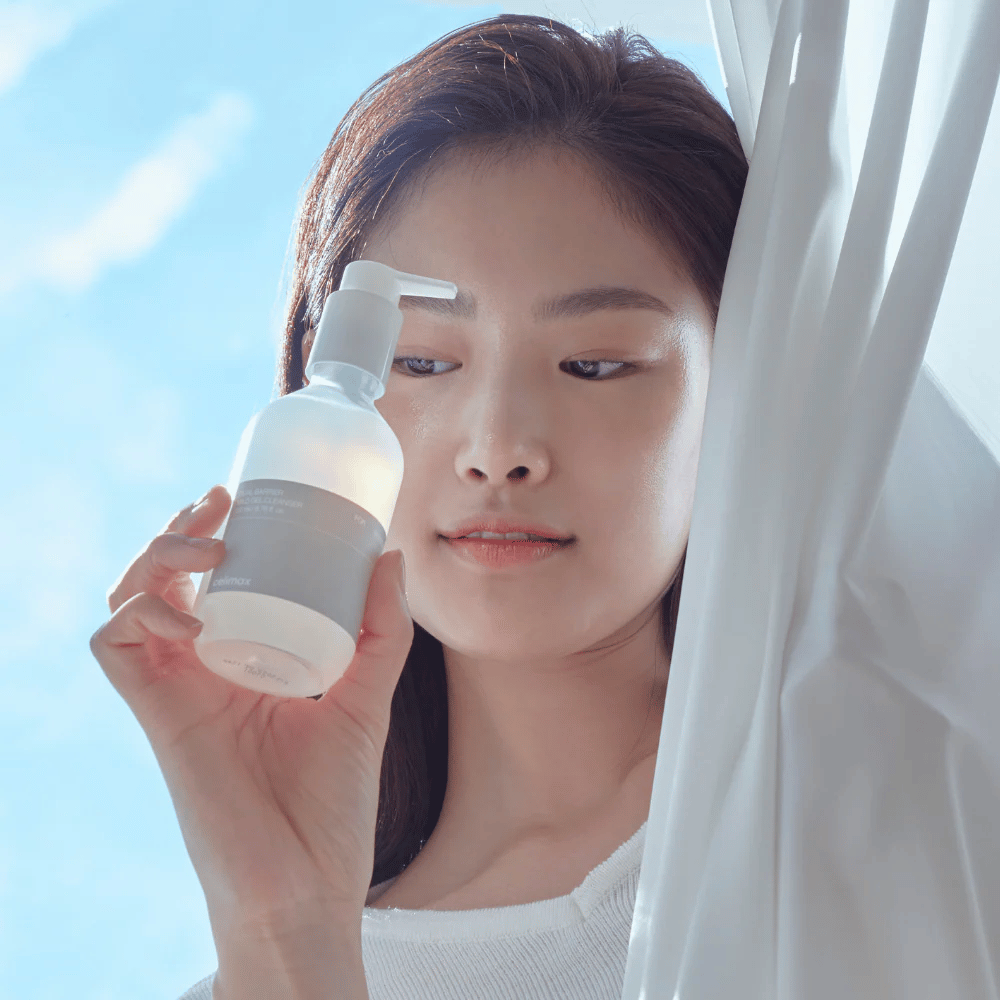 Celimax Dual Barrier Mild Gel Cleanser em uso – limpeza facial coreano suave que fortalece a barreira da pele e é adequado para pele sensível.