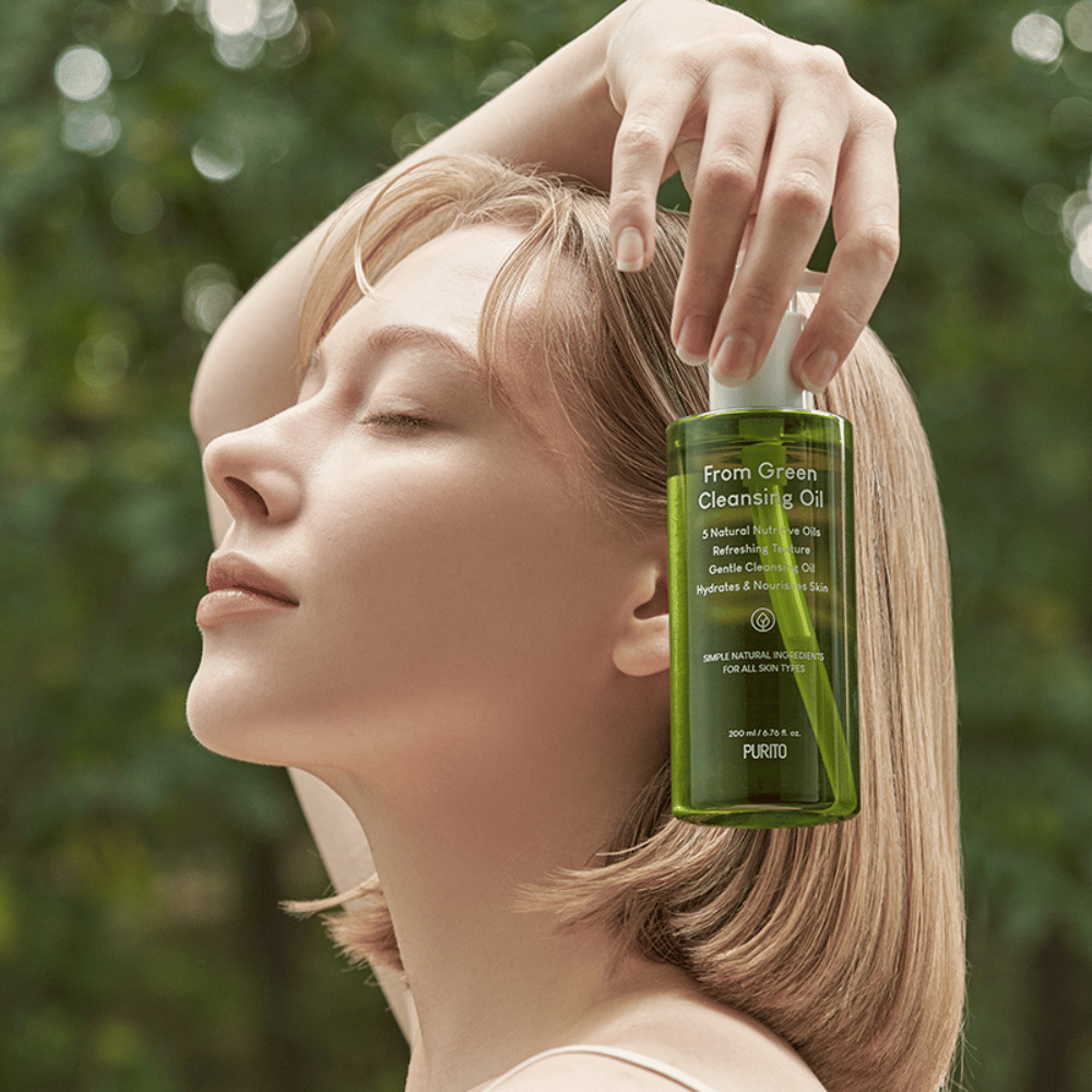 Purito From Green Cleansing Oil é perfeito para uso diário e adequado para todos os tipos de pele, mesmo pele sensível. Com cinco óleos naturais ricos em nutrientes, limpa a pele em profundidade sem deixar uma sensação oleosa, enquanto hidrata e cuida.