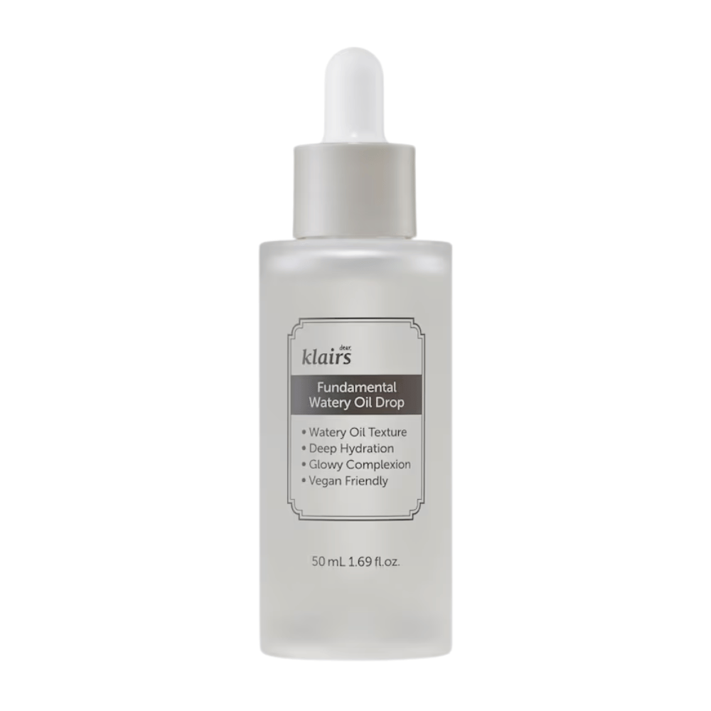 Frasco transparente com conta-gotas contendo Klairs Fundamental Watery Oil Drop, 50 ml. O rótulo descreve as propriedades do produto como hidratação profunda, efeito iluminador e formulação vegana.