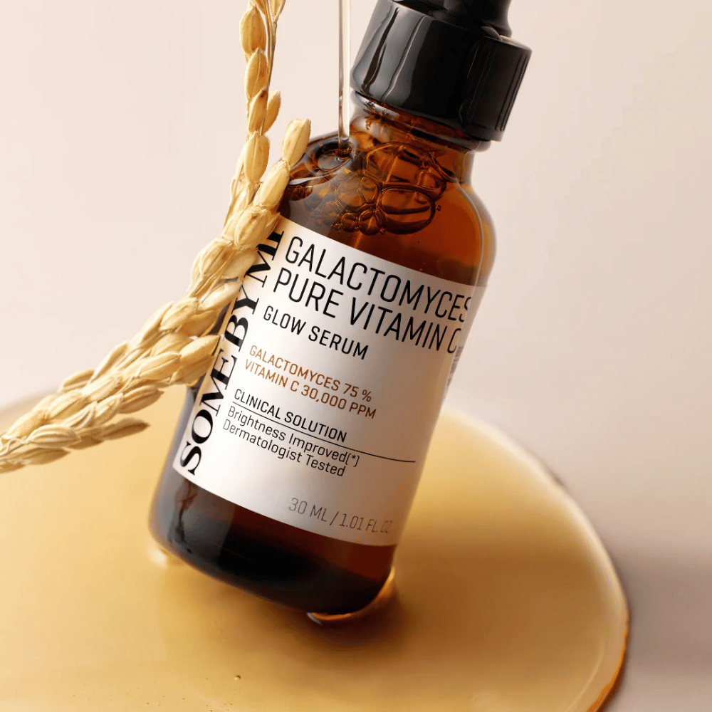 Some By Mi Galactomyces Pure Vitamin C Glow Serum é uma solução poderosa para melhorar o brilho e a uniformidade da pele. Com 75% de extrato de galactomyces e 30.000 ppm de vitamina C, este sérum proporciona um clareamento e hidratação intensivos.