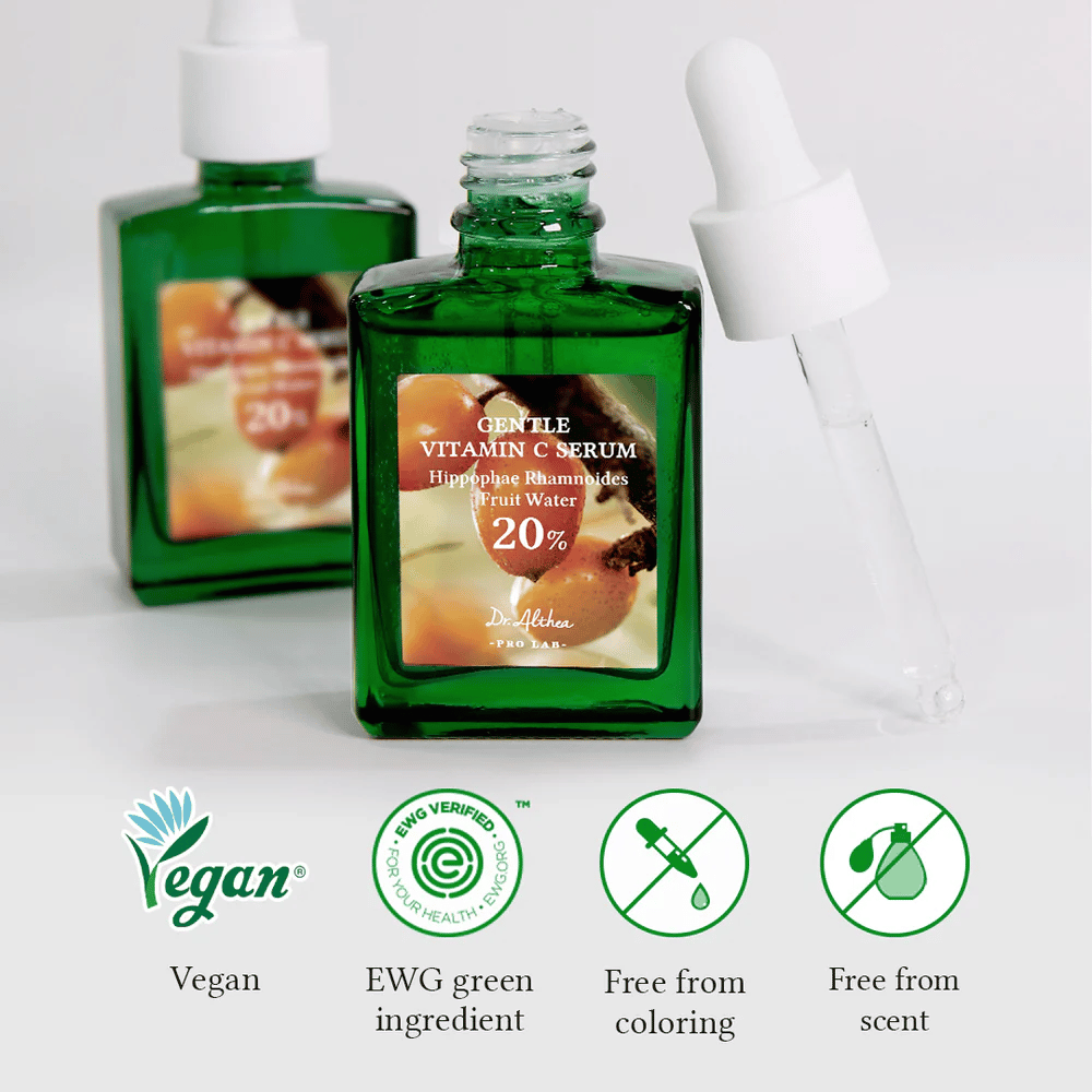 Dr.Althea Gentle Vitamin C Serum é vegano e verificado pela EWG para ingredientes seguros e ecológicos. Livre de corantes e perfumes, tornando-o perfeito para pele sensível. Contém 20% de água de espinheiro-marítimo para hidratar, iluminar e proteger a pele.