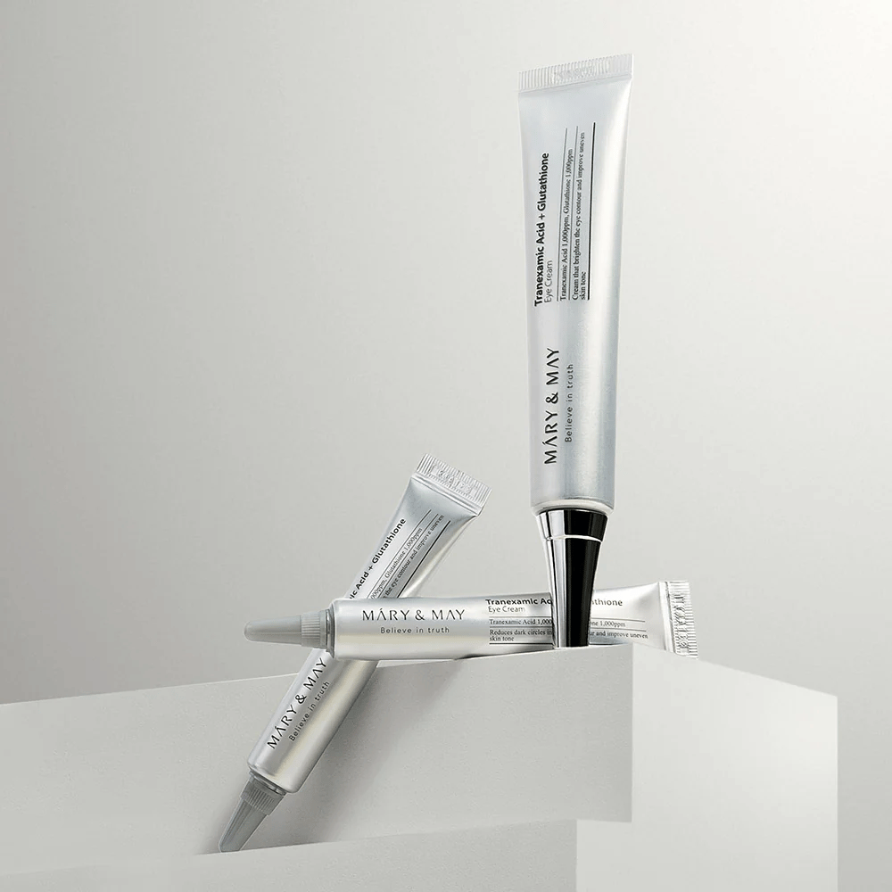 Mary&May Tranexamic Acid + Glutathione Eye Cream montado em estúdio, coreano creme de olhos que combina ácido tranexâmico e glutationa para um olhar mais claro.