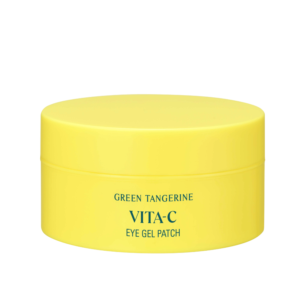 Um frasco amarelo marcado "GREEN TANGERINE VITA-C EYE GEL PATCH" provavelmente são máscaras para os olhos que contêm vitamina C.