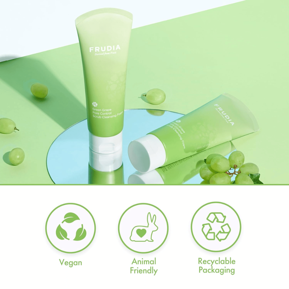 FRUDIA Green Grape Pore Control Scrub Cleansing Foam – vegano e cruelty-free limpeza facial com embalagem reciclável, desenvolvido para cuidados eficazes com os poros.