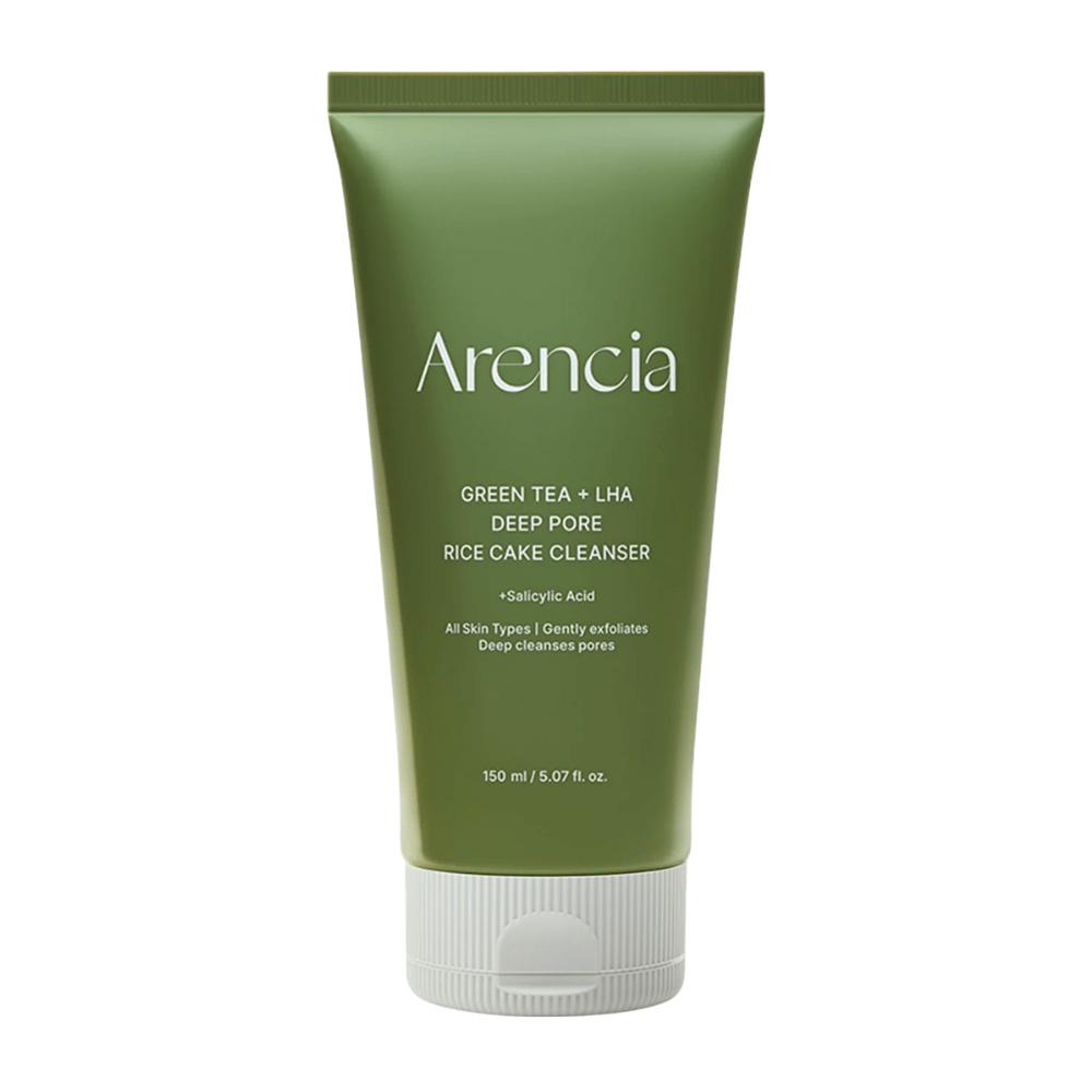 Imagem de produto limpa de Arencia Green Tea + LHA Deep Pore Rice Cake Cleanser em design de tubo verde com foco numa embalagem minimalista e moderna.