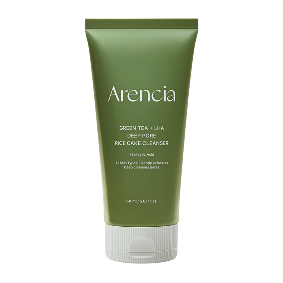 Imagem de produto limpa de Arencia Green Tea + LHA Deep Pore Rice Cake Cleanser em design de tubo verde com foco numa embalagem minimalista e moderna.
