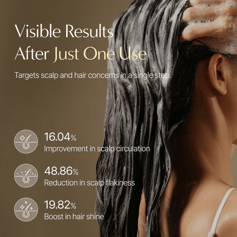 LILYEVE Grow:Turn Exosome 3D Volume Brush Shampoo que é massajado no couro cabeludo com aplicador de escova
