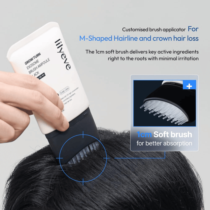 Pessoa a aplicar LILYEVE Grow:Turn Exosome Brush Ampoule Prime diretamente no couro cabeludo com o aplicador de escova macia integrado. A imagem mostra como a fórmula chega às raízes do cabelo para um cuidado direcionado em caso de queda de cabelo e cabelo mais fino.