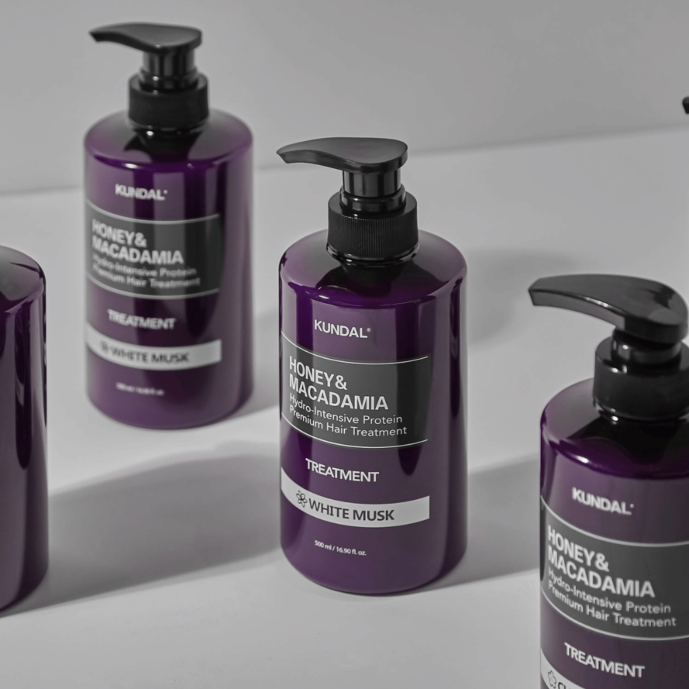 KUNDAL Mel & Macadâmia Hidro-Intensivo Proteína Premium Cabelo Treatment Almíscar Branco, 500 ml, em garrafa de bomba roxa.