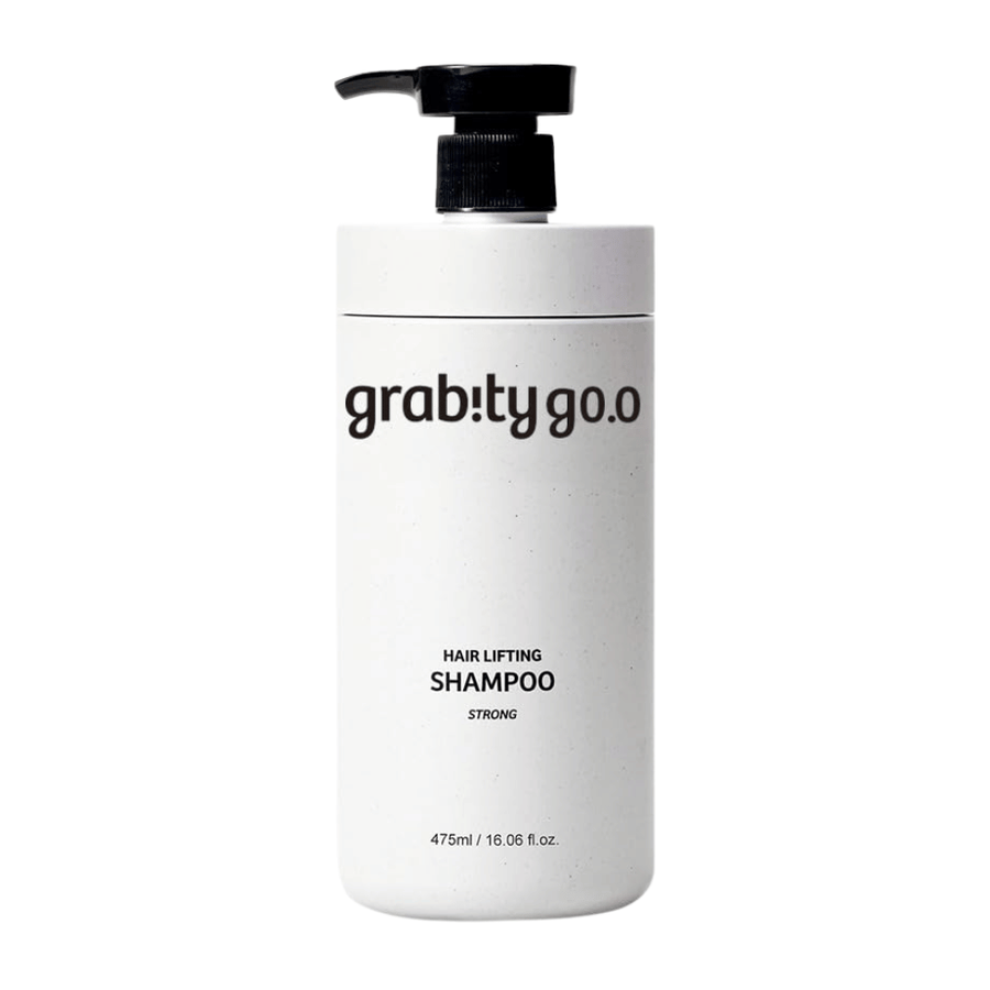 Grabity g0.0 Hair Lifting Shampoo Strong i stilren vit pumpflaska på vit bakgrund, utvecklad för att ge volym, styrka och ett fylligare hårintryck.