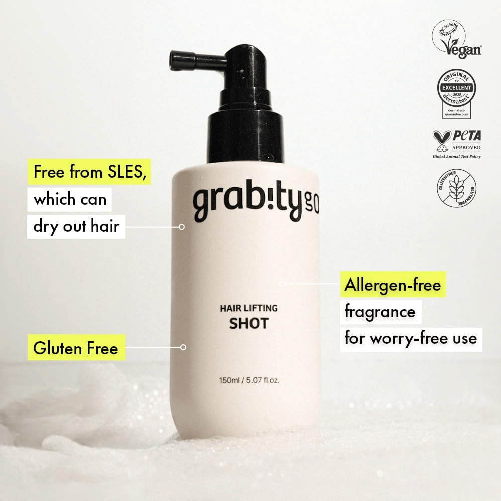 Grabity Hair Lifting Shot em frasco spray branco com informação sobre fórmula vegan, aprovação da PETA, composição sem SLES, fórmula sem glúten e fragrância sem alergénios para um cuidado capilar suave.