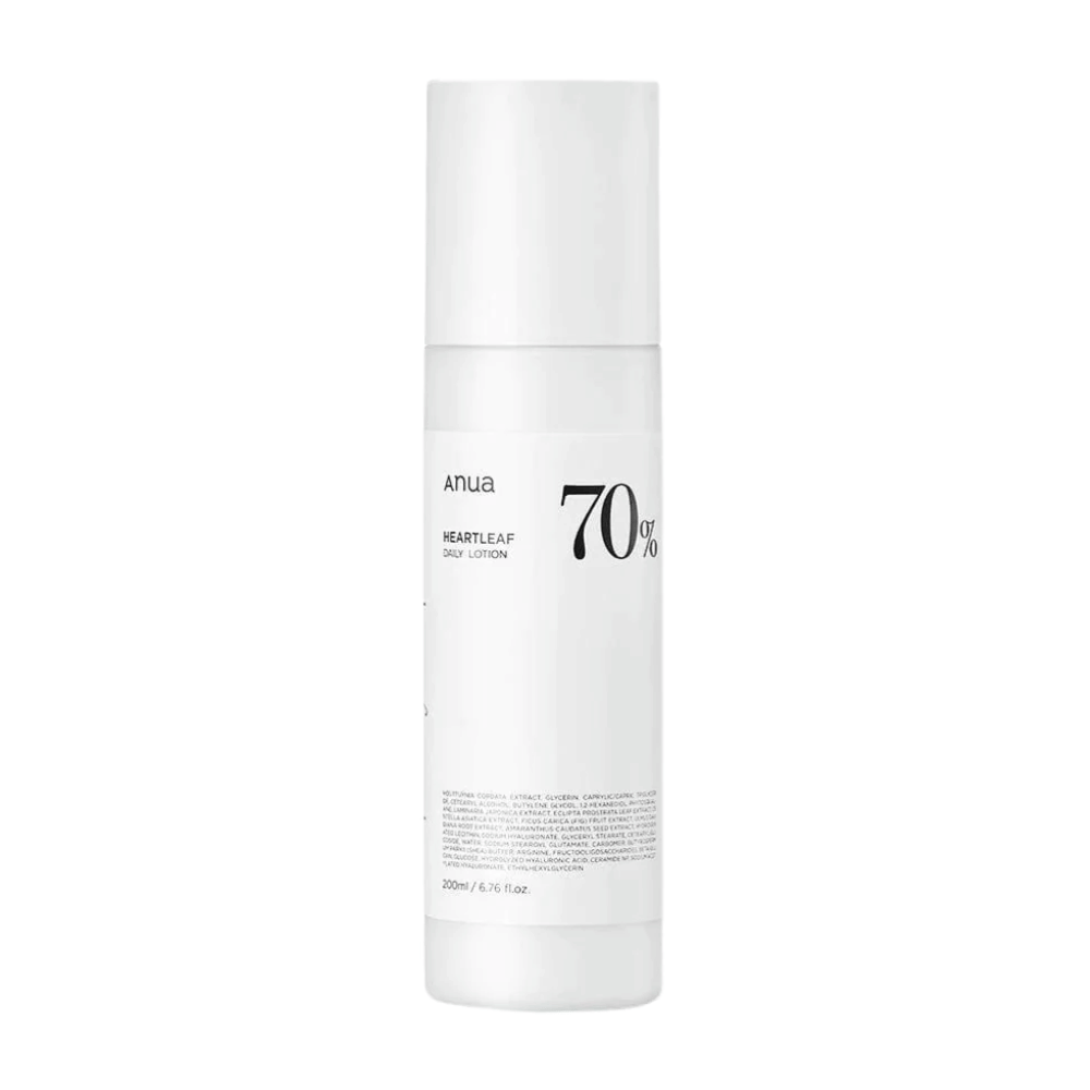 Uma garrafa branca com uma tampa branca com Heartleaf 70% Daily Lotion em fundo branco, de Anua.