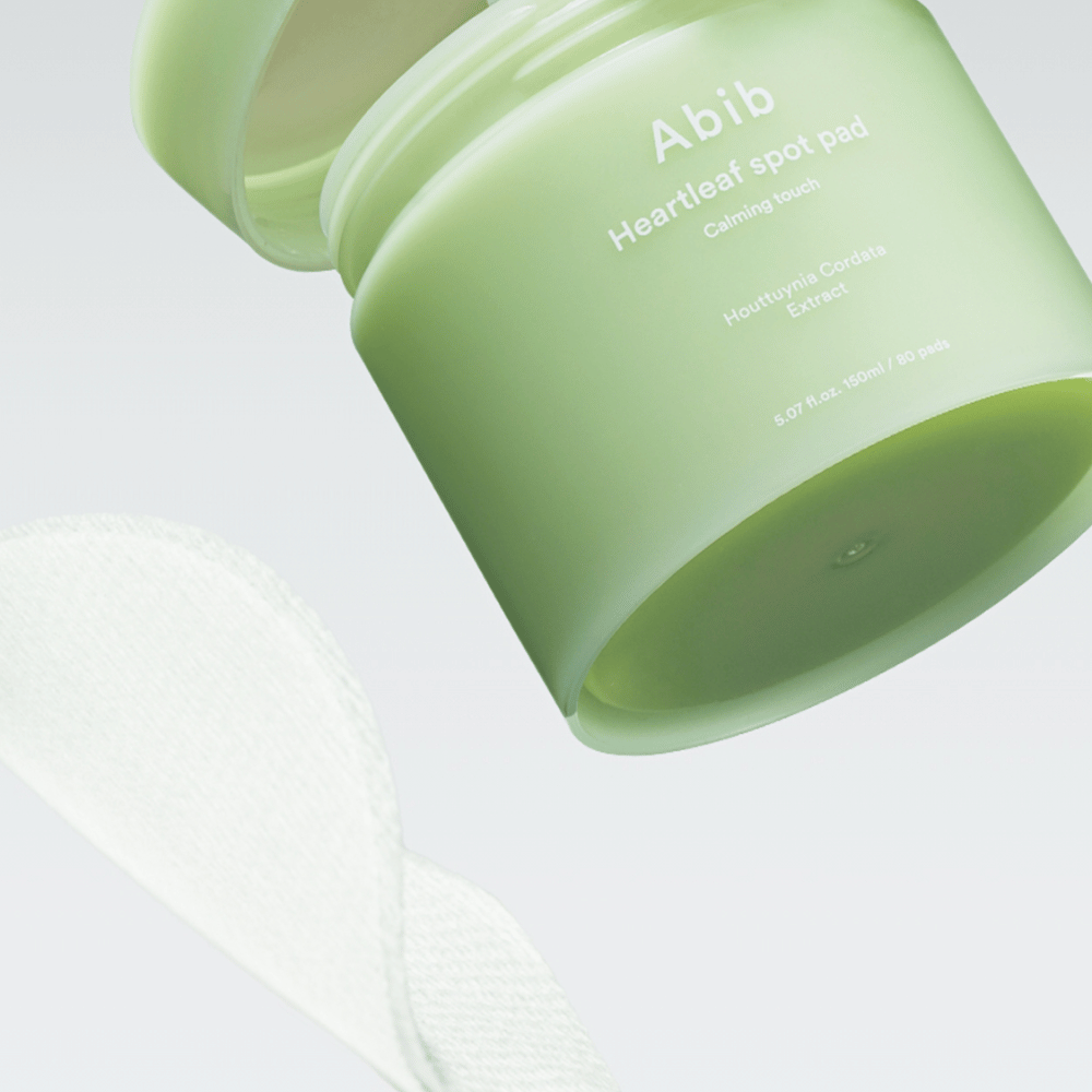 Frasco com Abib Heartleaf Spot Pad Calming Touch, contém extrato de Houttuynia Cordata.