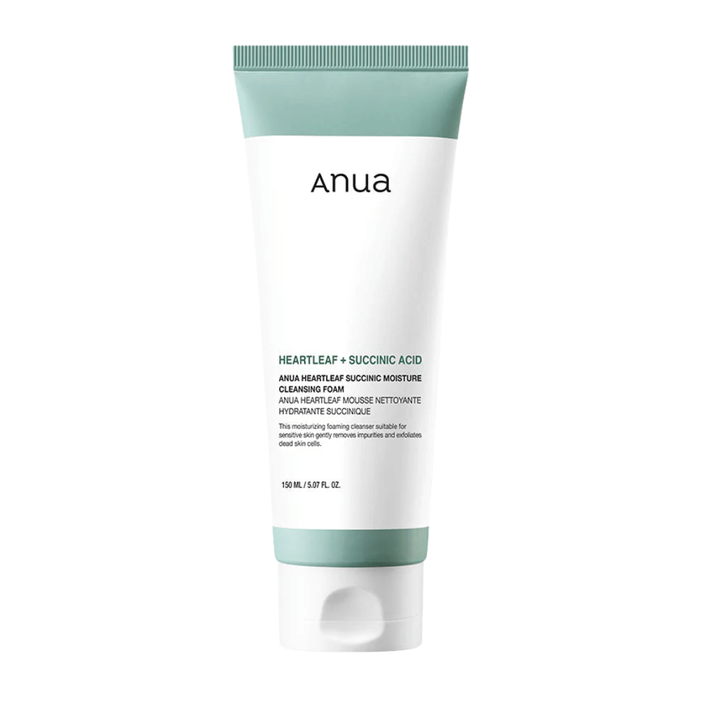 Imagem de produto recortada sobre fundo neutro que mostra Anua Heartleaf + Succinic Acid Moisture Cleansing Foam em detalhe. A imagem foca-se na embalagem, tamanho e design do produto para uma apresentação clara do produto.