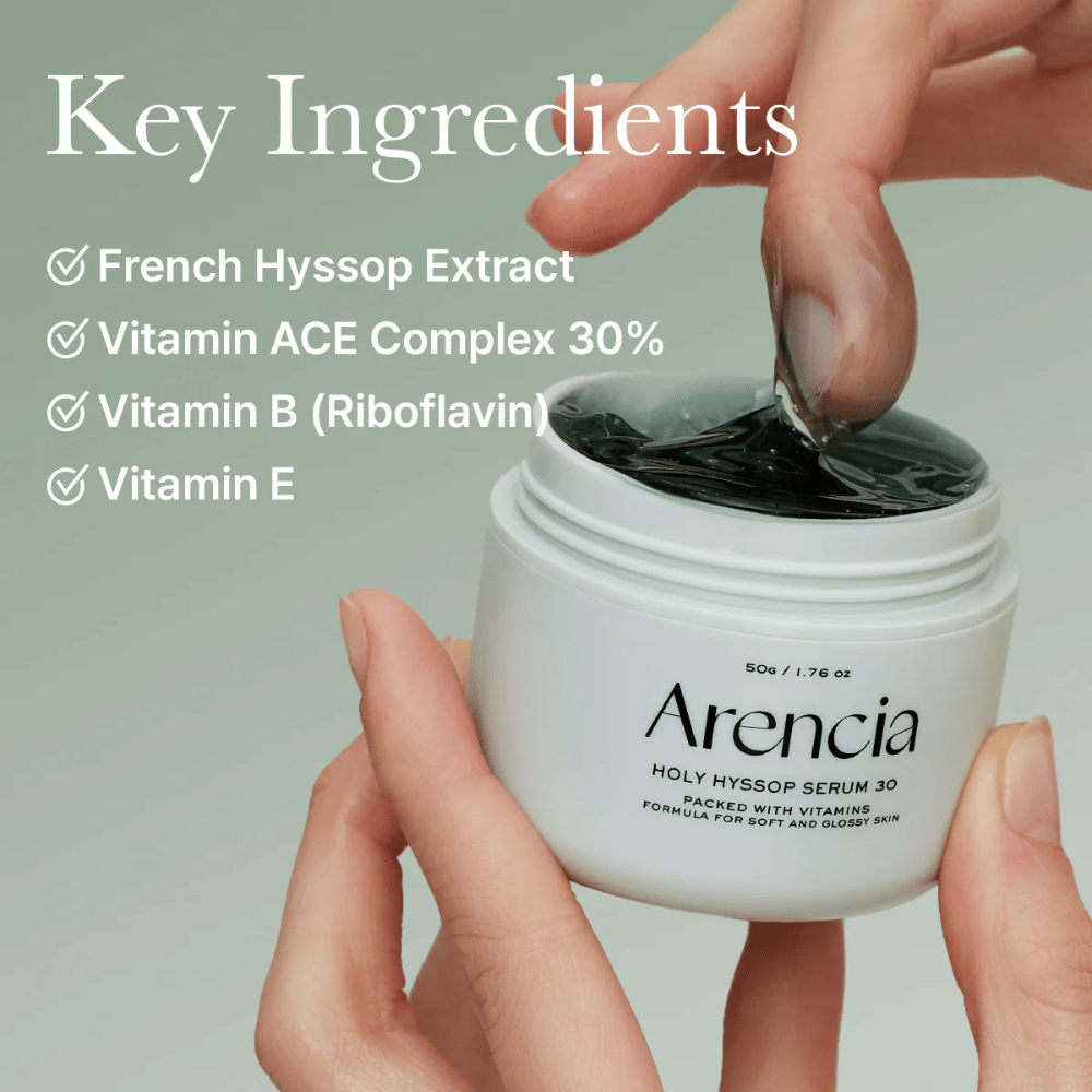 Close-up de Arencia Holy Hyssop Serum 30 – nova fórmula com hissopo francês, complexo de vitaminas ACE e vitaminas B & E para uma pele radiante.