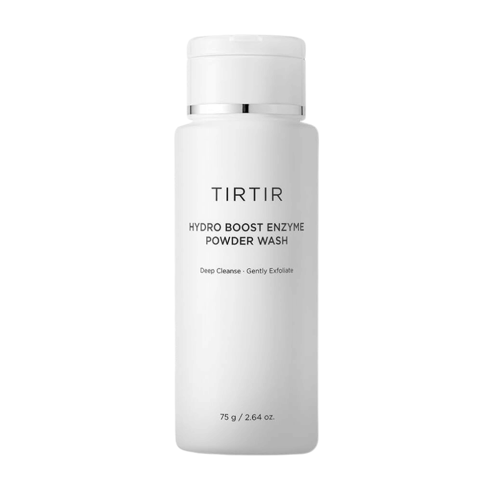 Uma garrafa branca e lisa de TIRTIR Hydro Boost Enzyme Powder Wash. O texto na garrafa descreve o produto como um limpador facial profundo e esfoliante suave. O tamanho é indicado como 75 g / 2.64 oz.