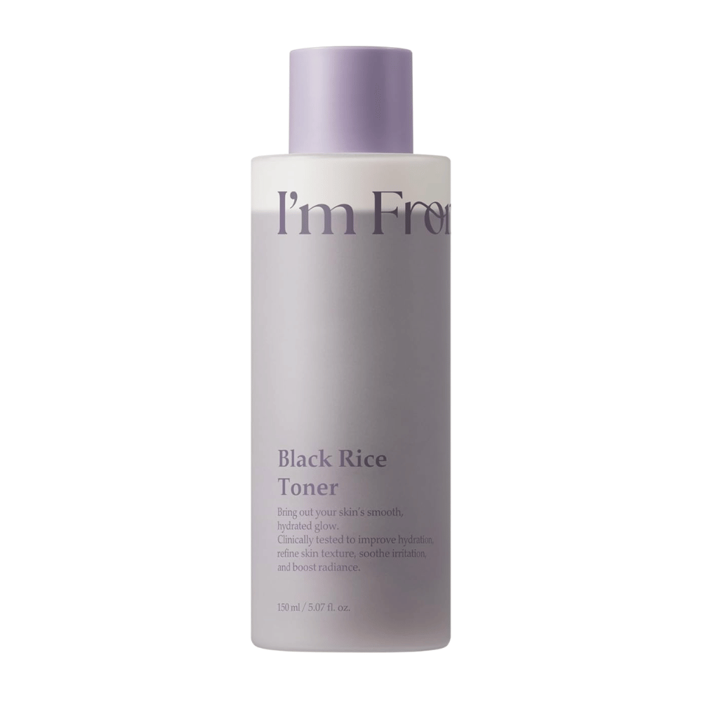 I'm From Black Rice Toner 150 ml, tónico facial hidratante com arroz preto numa garrafa lilás clara sobre fundo branco.
