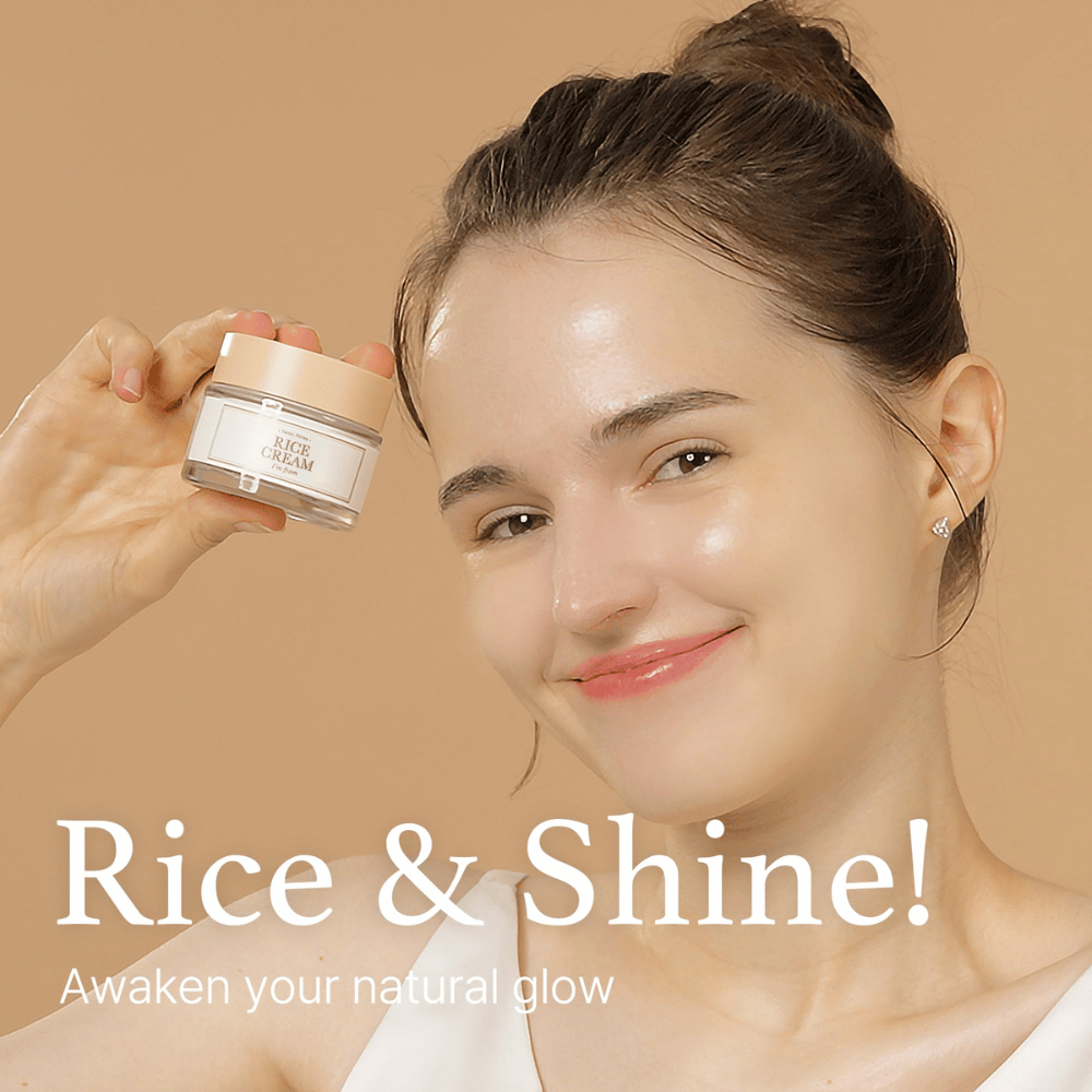 Jovem mulher sorridente segurando uma lata marcada "RICE CREAM", com o texto "Rice & Shine! Desperte o seu brilho natural" ao fundo.
