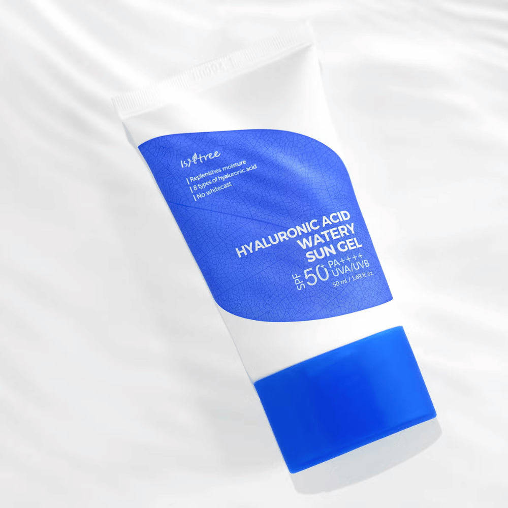 Isntree Hyaluronic Acid Watery Sun Gel SPF50+ PA++++ 50ml – protetor solar coreano com 8 tipos de ácido hialurônico para hidratação intensa e proteção UV.