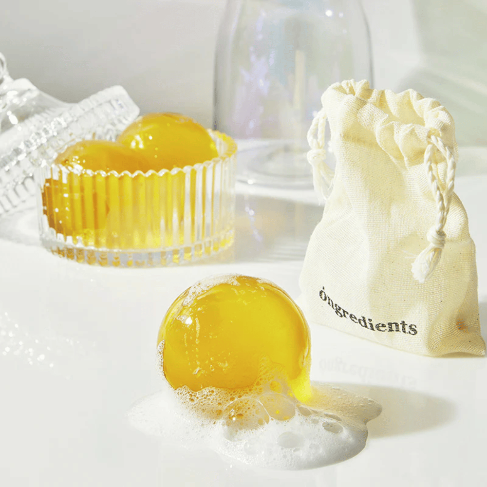 Jeju Cica Cleansing Ball de Ongredients – bola de limpeza espumante em frasco de vidro, entregue com bolsa de tecido para limpeza facial diária.