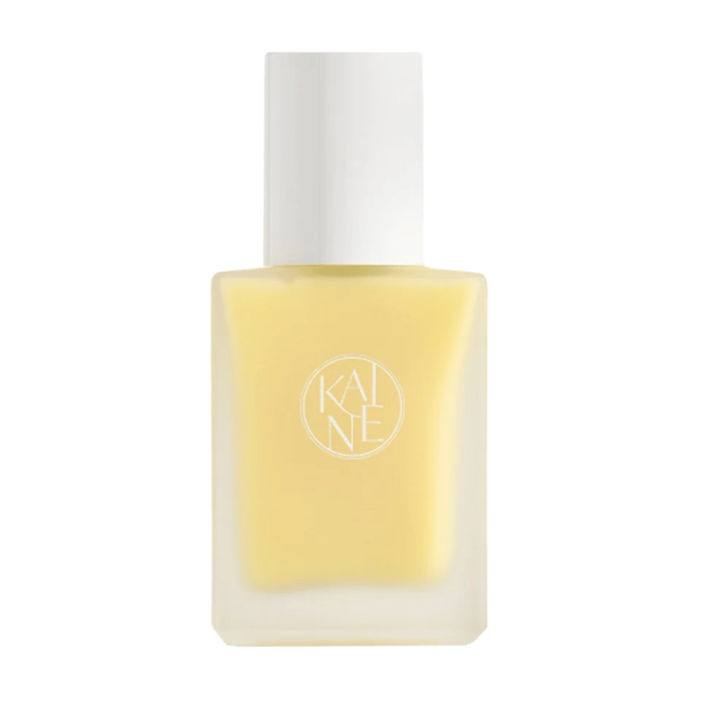 Um frasco amarelo Vita Drop Serum de 30ml sobre fundo branco com KAINE produtos para cuidados com a pele.