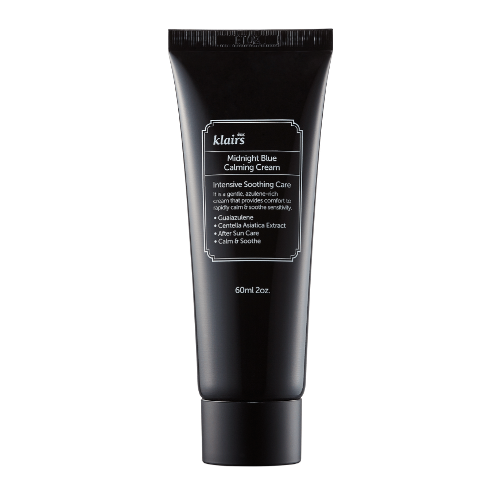 Um tubo preto de Klairs Midnight Blue Calming Cream, descrito como um creme intensamente calmante, em frente a um fundo branco.