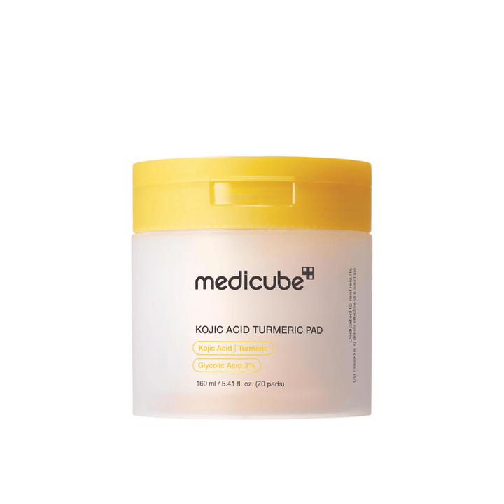 Imagem de produto recortada de Medicube Kojic Acid Turmeric Pad em frasco amarelo com discos esfoliantes contendo ácido kójico, curcuma e ácido glicólico para um tom de pele mais uniforme e luminosidade.