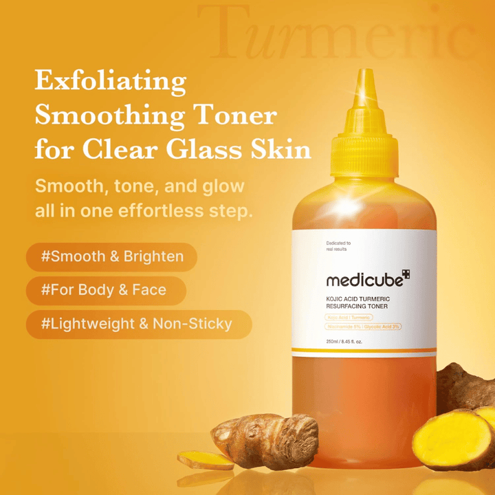 Imagem de campanha para Medicube Kojic Acid Turmeric Resurfacing Toner que destaca um tónico esfoliante para glow, tom de pele uniforme e fórmula ligeiramente hidratante para rosto e corpo.