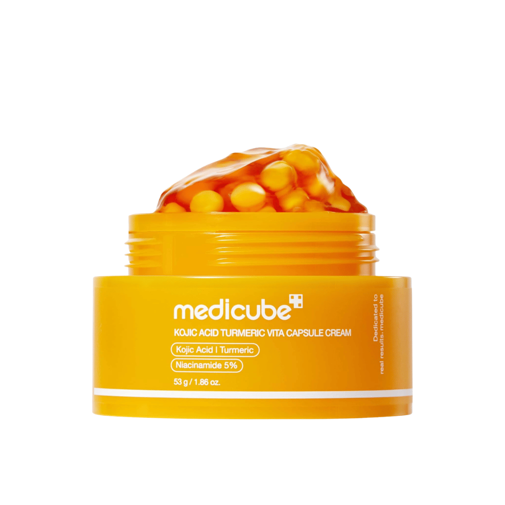 5. Medicube Kojic Acid Turmeric Vita Capsule Cream 53 g – frasco amarelo com gel-creme e cápsulas sobre fundo branco